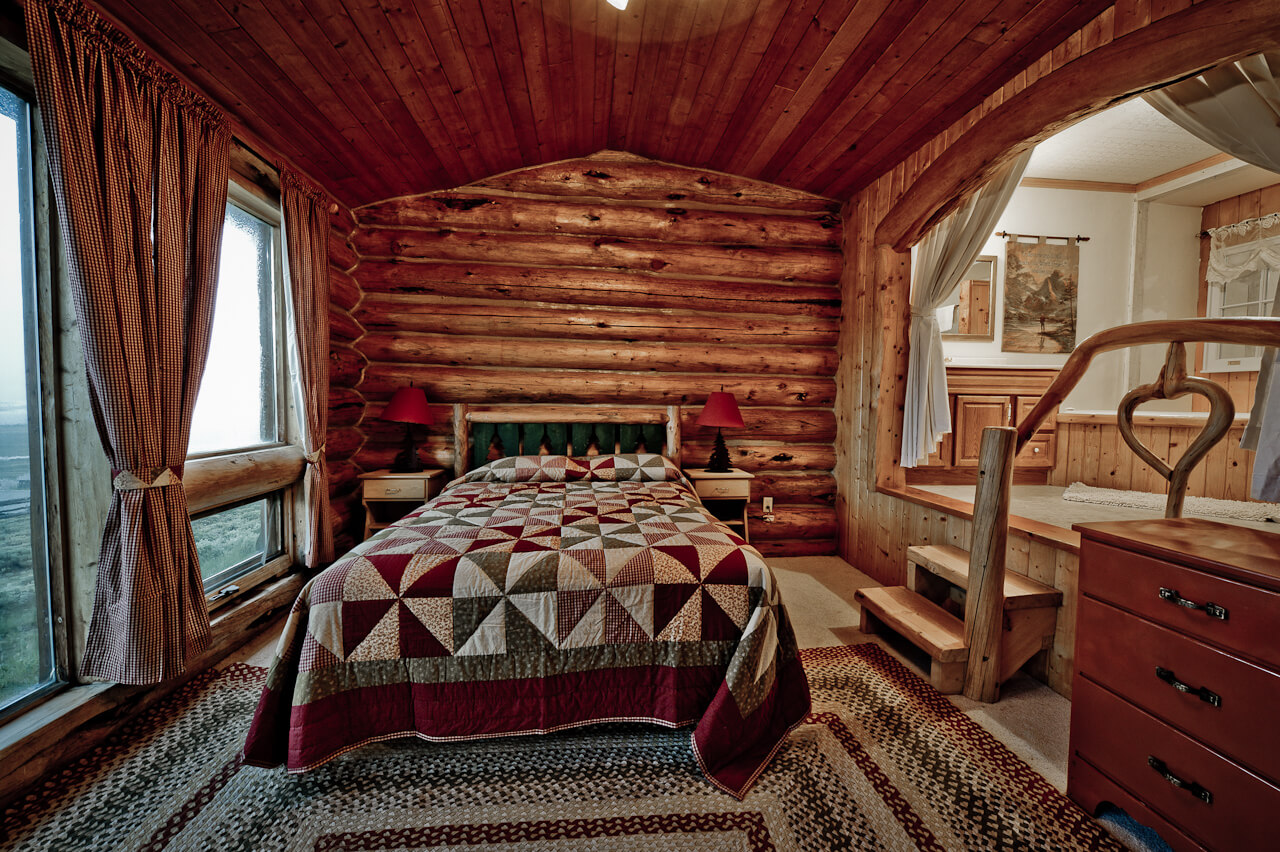 Wooden cabin with one bed