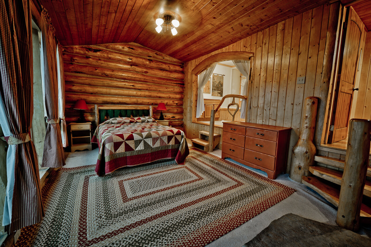 Wooden cabin with one bed